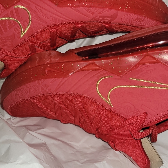 LeBron 18 - Picture 4 of 4